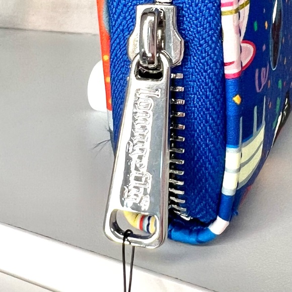 Disneyland Loungefly character wallet - Picture 5 of 7